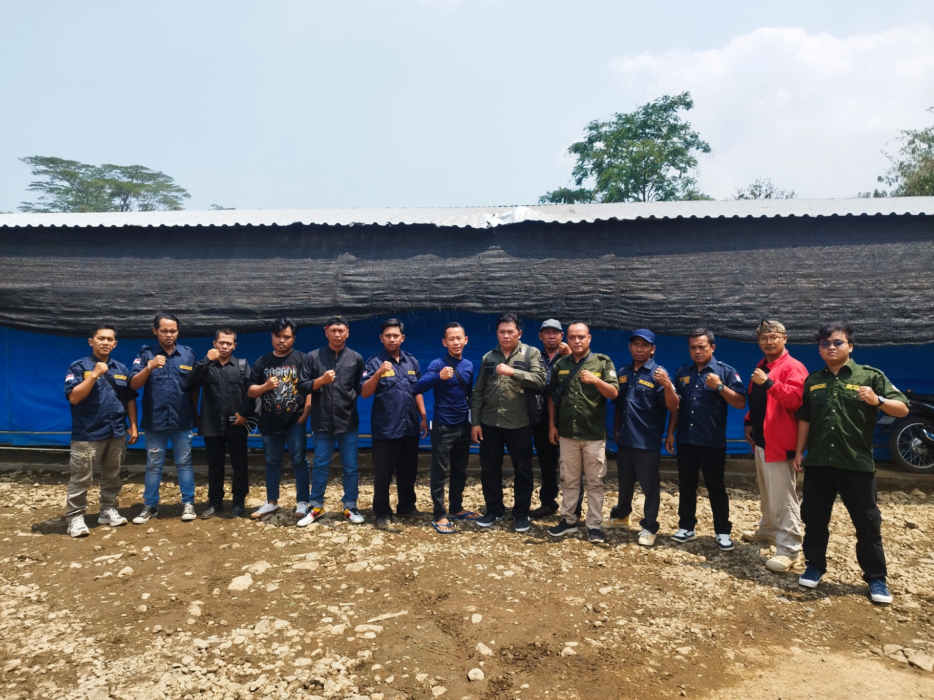 LPKNI DPD Kab Blitar Apresiasi Kebersihan Kandang Terkait Usaha Peternakan Ayam di Desa Peniwen Kromengan
