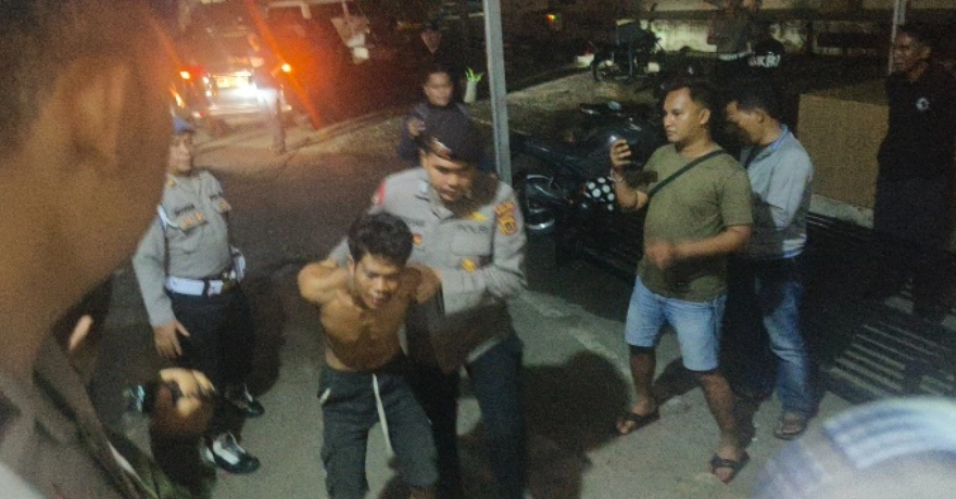BREAKING NEWS! DELAPAN WARGA SAD YANG DIAMANKAN POLRES MERANGIN TIBA DI POLDA JAMBI PUKUL 23.00 WIB