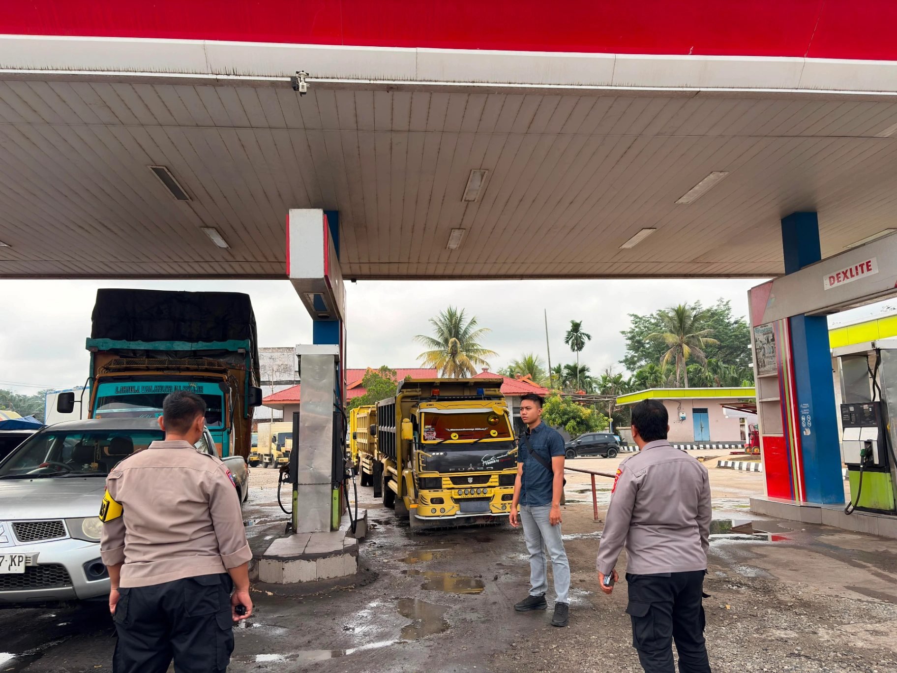 RESPON ADUAN WARGA: POLSEK TANAH SEPENGGAL LINTAS GEREBEK SPBU SIMPANG SOMEL