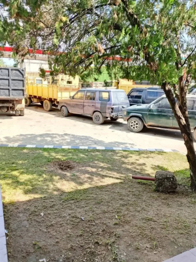 VIRAL! WARGA ADUKAN KE KAPOLSEK: “PAK, KANTOR POLSEK CUMA 300 METER DARI SPBU, TAPI PELANSIR SOLAR BEBAS BERAKSI”
