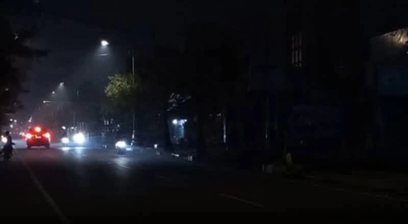 PEMADAMAN MASSAL HINGGA 6 JAM , WARGA REMBANG DIPAKSA HIDUP GELAP GULITA