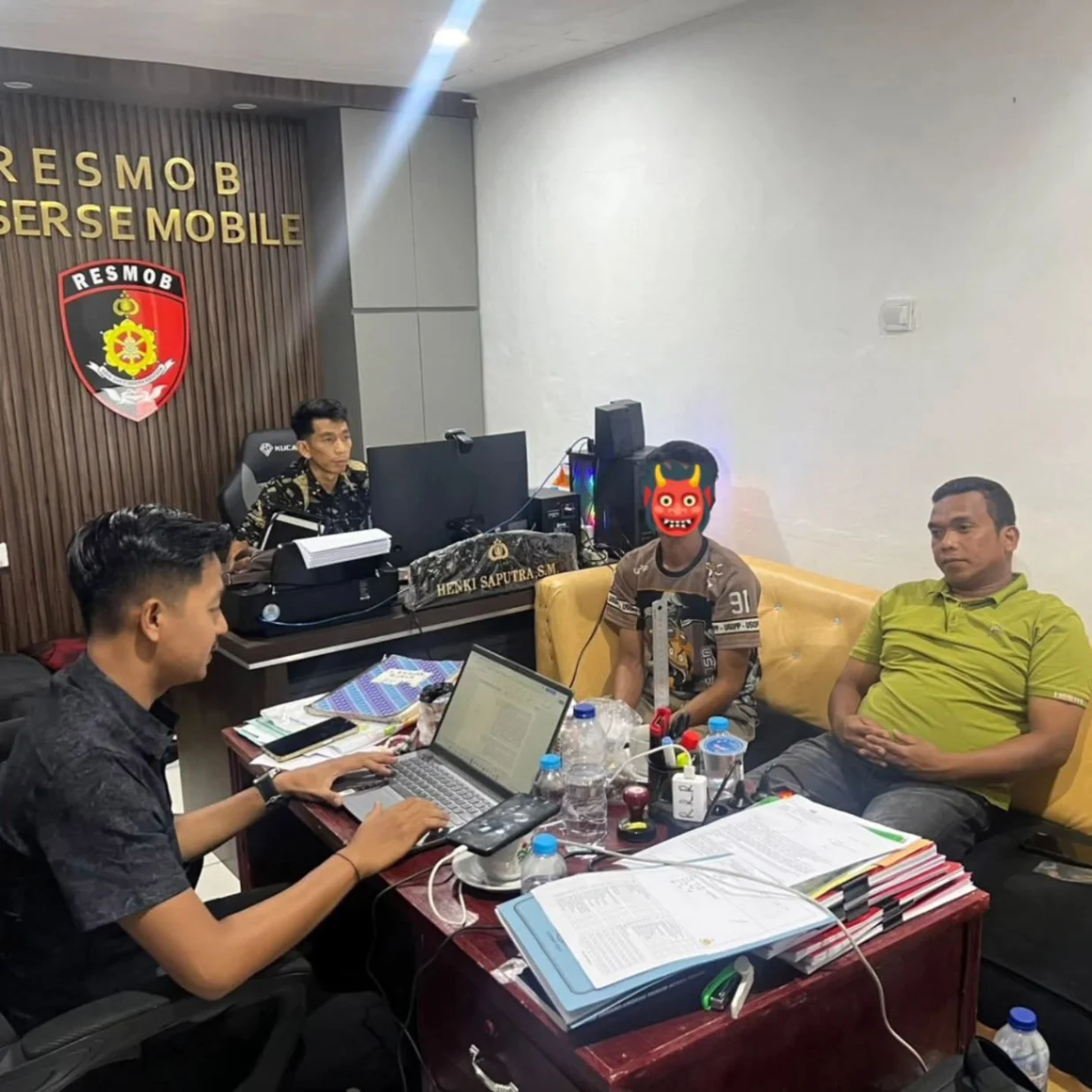 Tim Resmob Polres Solok Selatan Tangkap Mobil Pengangkut Puluhan Jerigen Bio Solar Bersubsidi.