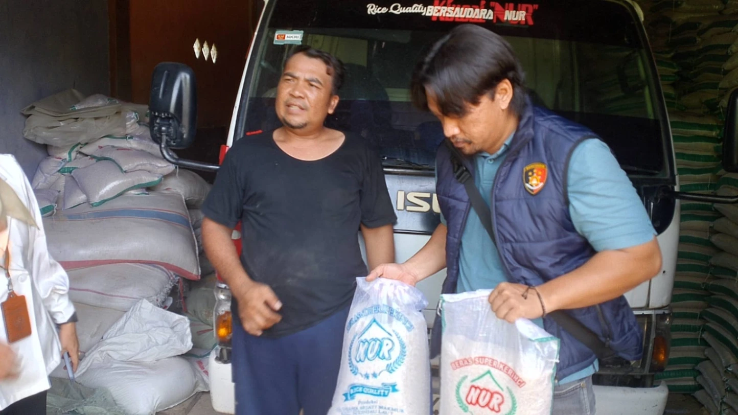 TINDAK LANJUTI LAPORAN LPKNI, POLRES DAN PERINDAG MERANGIN SIDAK GUDANG BERAS MERK NUR