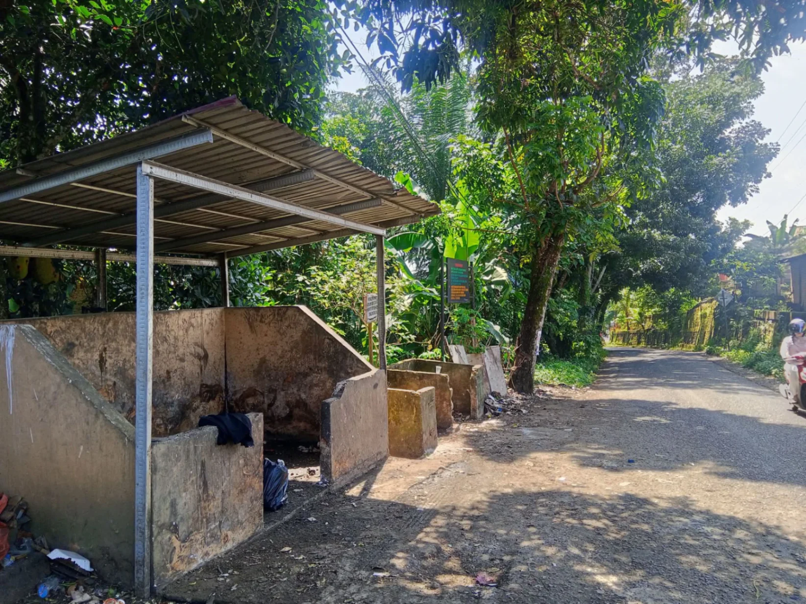 "Terima Kasih Warga ku, Tetap Disiplin. Sampahnya Diikat, Buang ke Dalam Bak!" ujar Ronie 