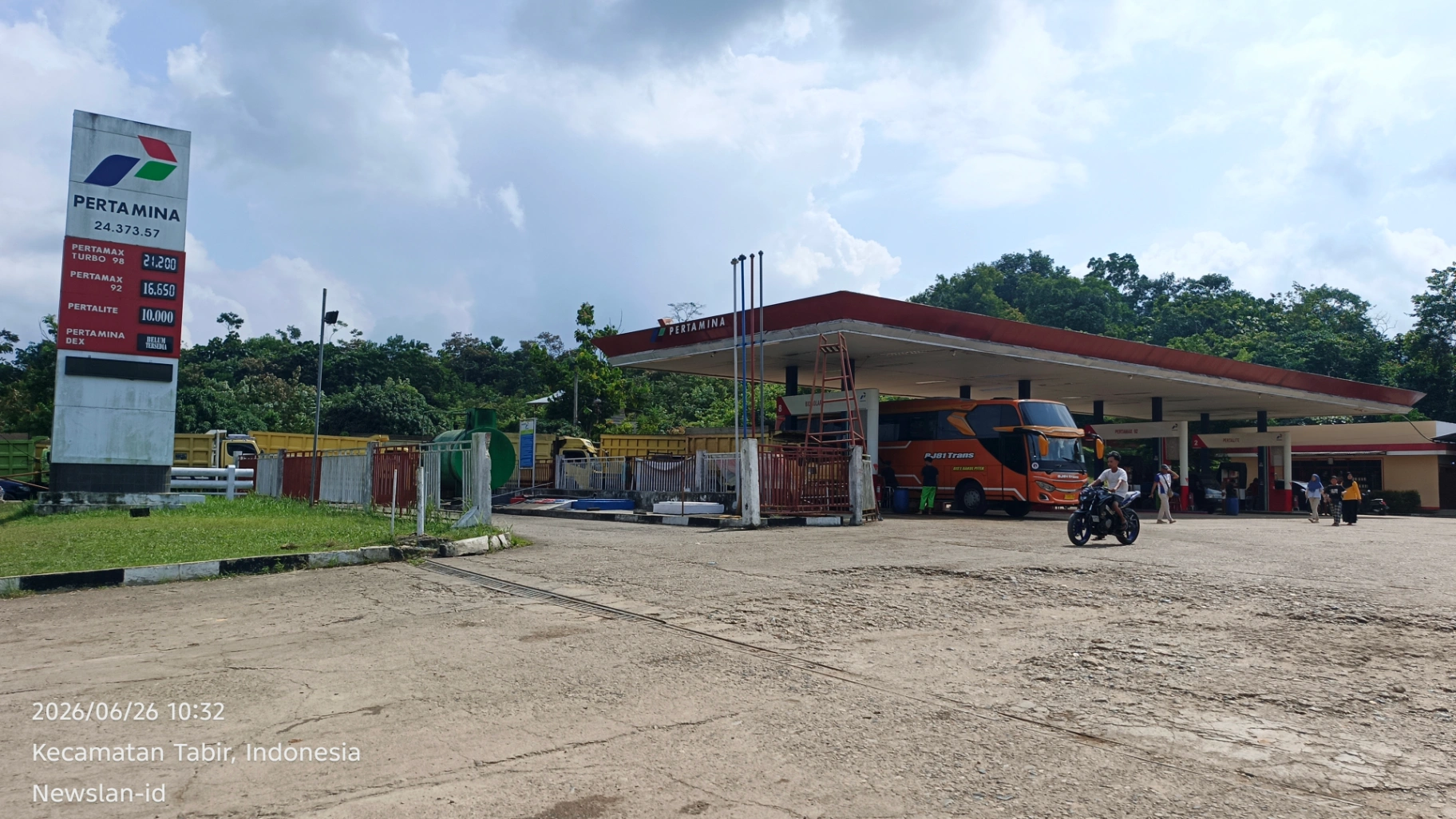 SPBU 24.373.57 Koto Rayo Layani Pembelian BBM Secara Tertib, Antrean Pagi Ini Aman dan Rapi