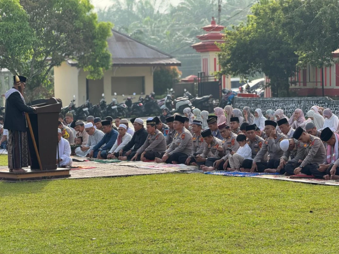 Polres Sarolangun Gelar Sholat Idul Adha 1447 H Bersama Masyarakat