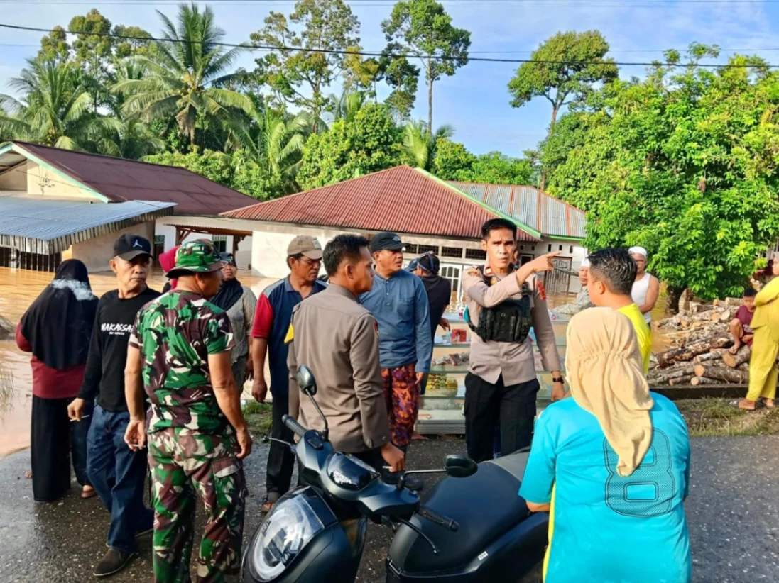 Polri Bersama Stakeholder Tangani Banjir di Merangin dan Sarolangun, Warga Diimbau Tetap Waspada