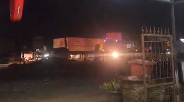 JALINSUM BANYUASIN LUMPUH: JALAN RUSAK PARAH PICU MACET KILOMETERAN