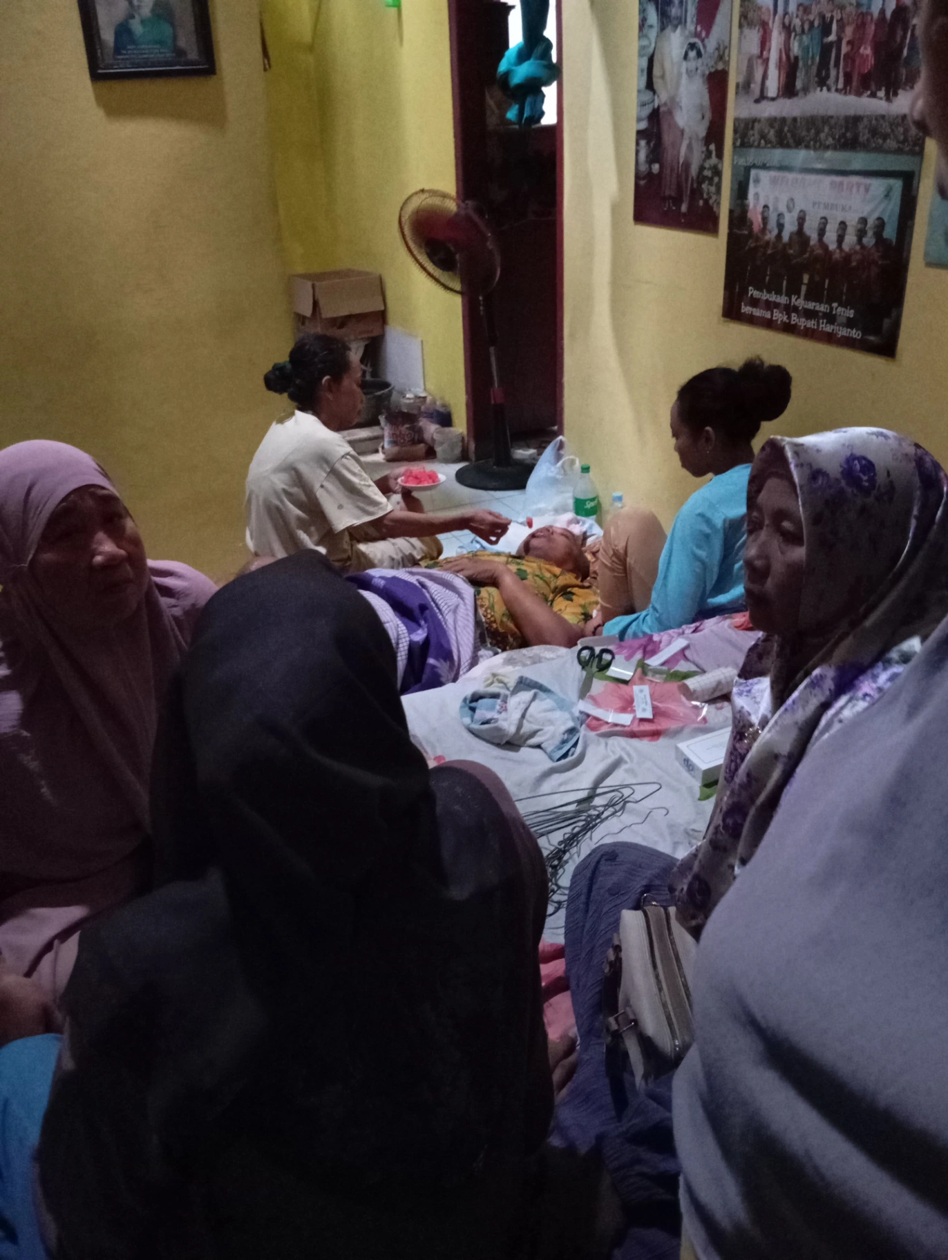 Wujud ‘Seduluran Selawase’, Alumni SMA Nasional Angkatan 92 Jenguk Sahabat yang Alami Kecelakaan